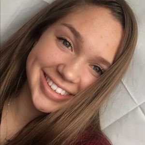 Meet your Posher, Kayla